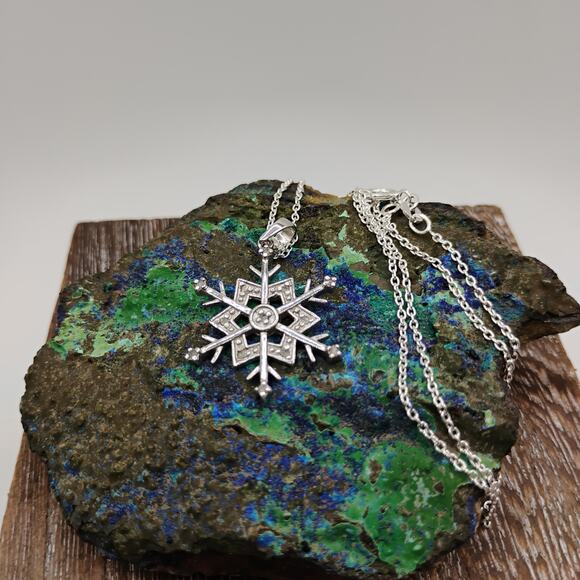 Sterling Snowflake necklace - Picture 4 of 5